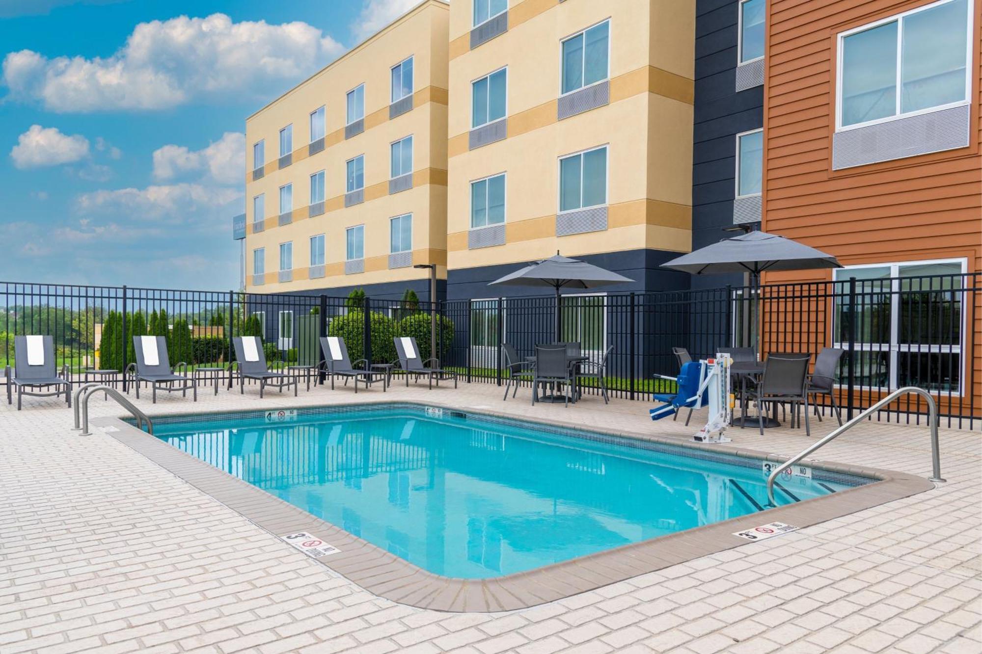 Fairfield Inn & Suites By Marriott Martinsburg Exteriör bild