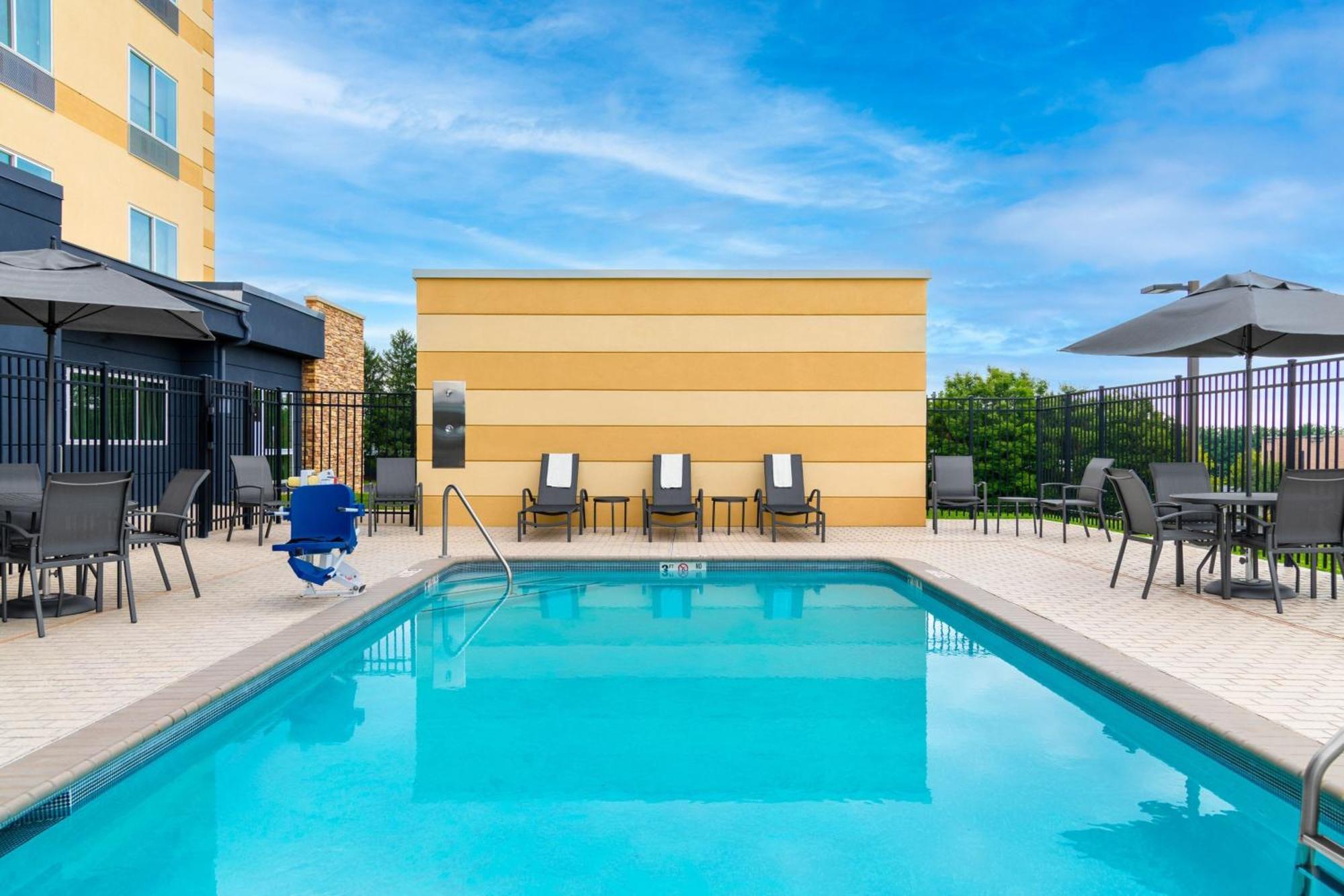 Fairfield Inn & Suites By Marriott Martinsburg Exteriör bild